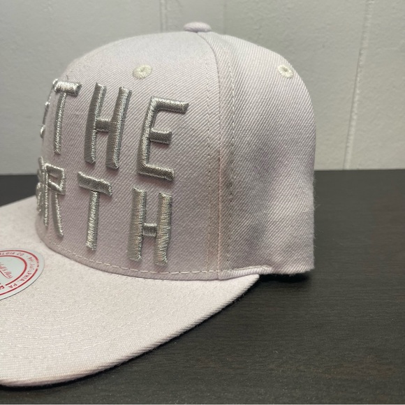 Mitchell & Ness NBA We The North, Toronto Raptors White Snapback Hat. - Picture 3 of 7